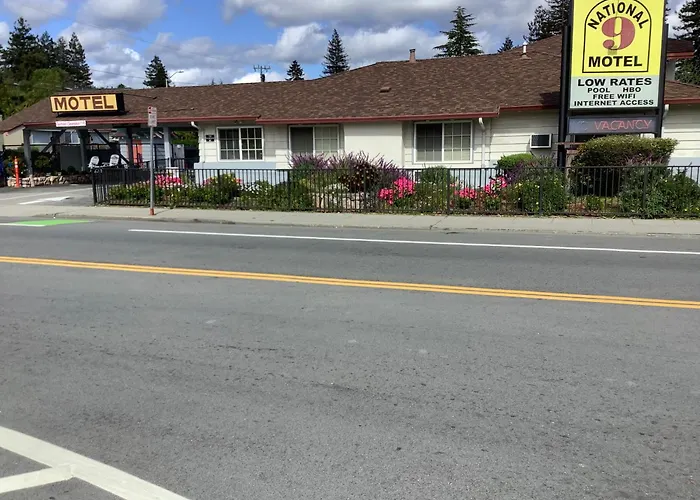National 9 Motel