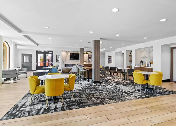 La Quinta Inn & Suites By Wyndham Santa Cruz